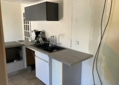 Travaux réalisés à Angers : isolation du garage, rénovation de la cuisine et de la buanderie – AVO Rénovation