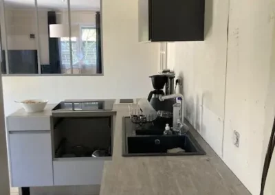 Travaux réalisés à Angers : isolation du garage, rénovation de la cuisine et de la buanderie – AVO Rénovation