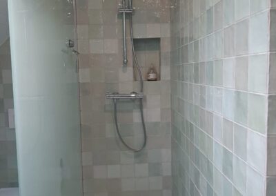 AVO Rénovation - rénovation complète de salle de bain étage au plessis macé - plomberie et dépannage - 9