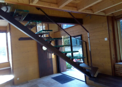 rénovation escalier avec limon central acier rouille 3