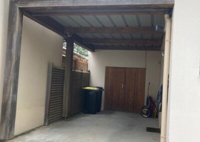 AVO Rénovation - isolation d un garage aux Ponts de cé - maçonnerie surbots - menuiserie porte fenêtre bardage