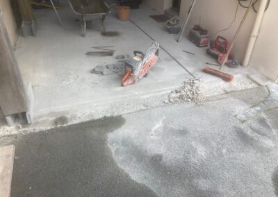 AVO Rénovation - isolation d un garage aux Ponts de cé - maçonnerie surbots - menuiserie porte fenêtre bardage
