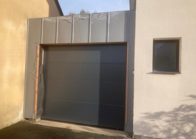 AVO Rénovation - isolation d un garage aux Ponts de cé - maçonnerie surbots - menuiserie porte fenêtre bardage