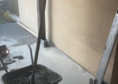 AVO Rénovation - isolation d un garage aux Ponts de cé - maçonnerie surbots - menuiserie porte fenêtre bardage