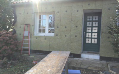 AVO Rénovation – isolation par l&rsquo;extérieur, bardage bois brulé et menuiserie meo kline-49