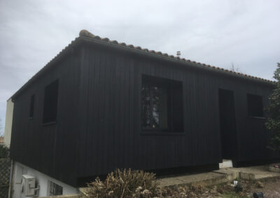 AVO Rénovation - isolation-par-exterieur-bardage-bois-brule-menuiserie-meo-kline-49 - 1