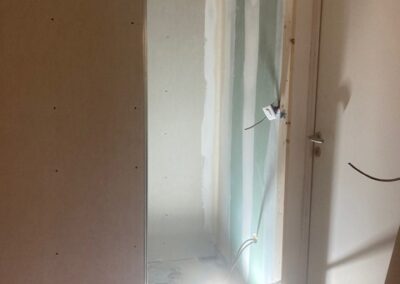 isolation, placo, électricité, réhaussement chape, parquet et peinture