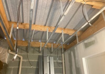 isolation, placo, électricité, réhaussement chape, parquet et peinture